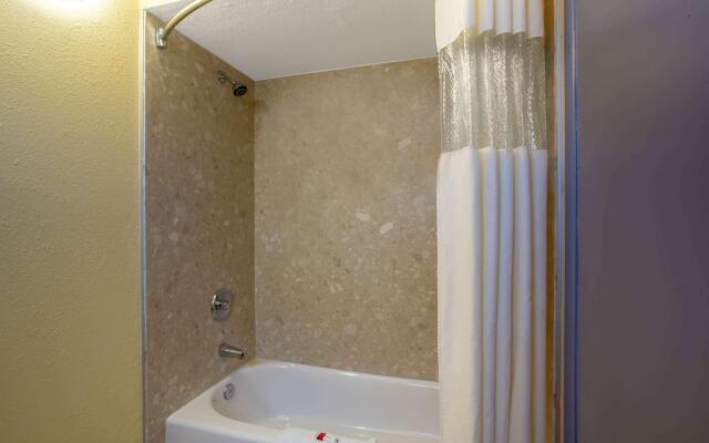 Days Inn by Wyndham Airport - Phoenix
