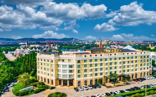 Discoveryland Hotel