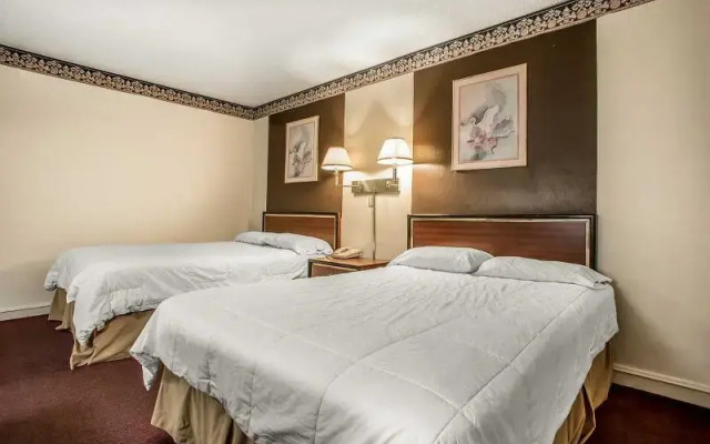 Econo Lodge Breezewood