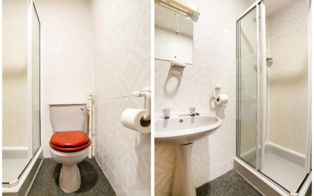 OYO The Golden Cheval Hotel
