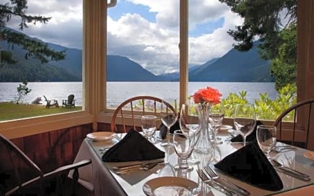 Lake Crescent Lodge