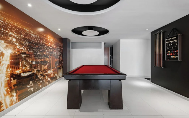 Urban Getaway Trendy Polanco Home Office