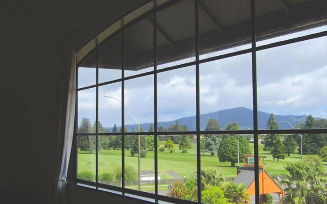 Pohutu Lodge Motel