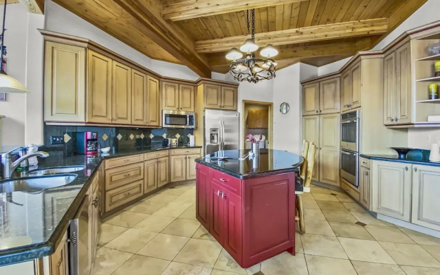 Mountain View Ski Lodge 5 Bedroom Townhouse