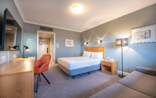 Holiday Inn Edinburgh by IHG