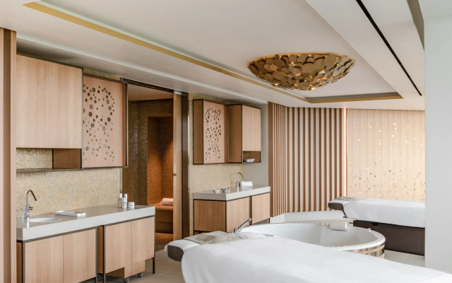 Royal Champagne Hotel & Spa
