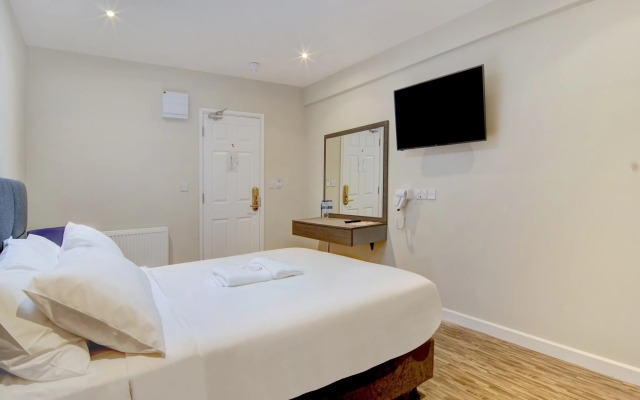 Gissons Hotel by OYO Rooms