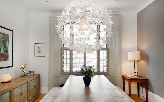 3 Bedroom Notting Hill House With Balcony