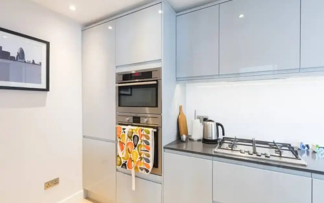 Beautiful Brook Green 2 bed Flat, Close to Tube