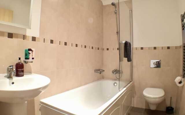 Luxurious Wessex Apartment