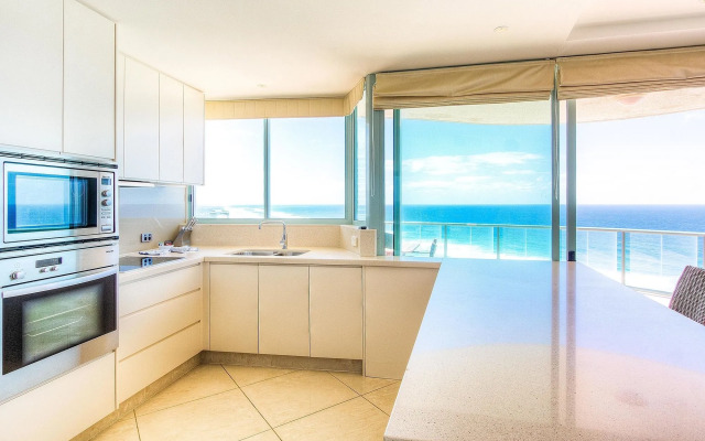 The Waterford on Main Beach