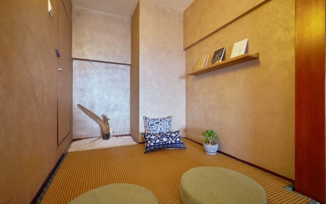 Summer Flower Apartment