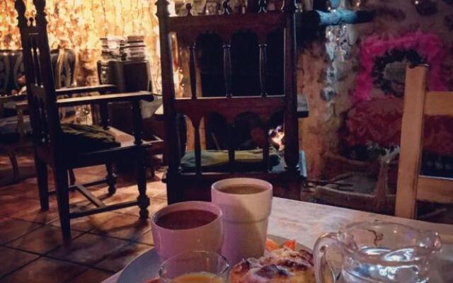 Room in Guest room - Romantic getaway to Valeria