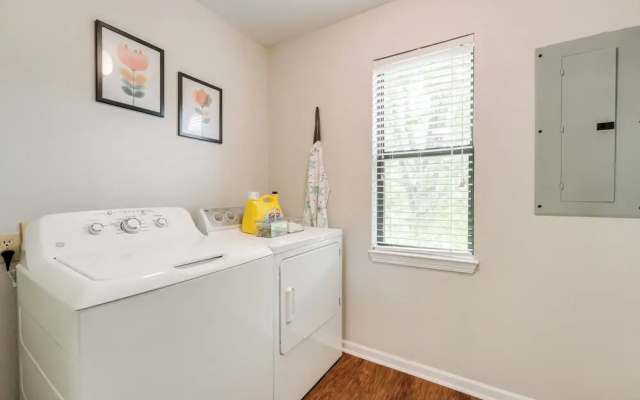Fireplace, Indoor Pool Access! Family Branson Unit