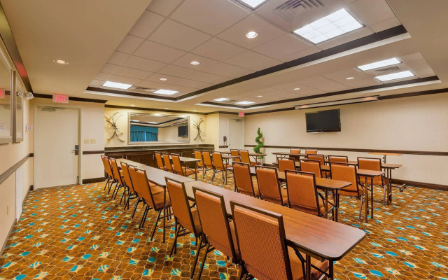 Holiday Inn Express & Suites Alpine Southeast by IHG