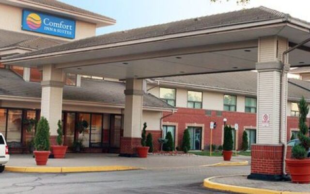 Travelodge Ambassador Bridge Windsor