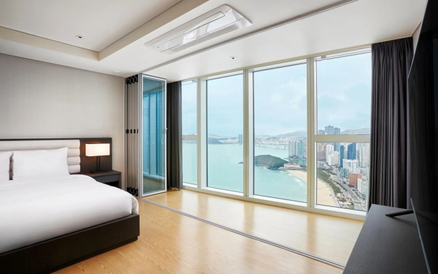 Ocean Royal Suite (Beach View with 3 Bedrooms)