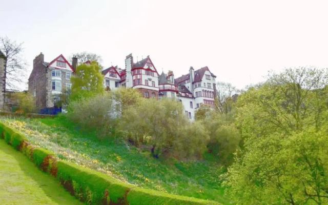 Ramsay Gardens - Grand 4-Bedroom Apartment Next To Castle