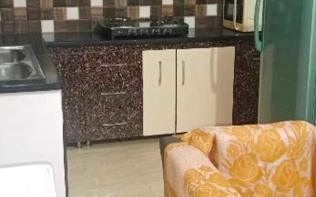 POP HOME 70396 Guptas Homestay