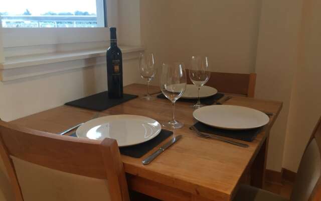 Modern 2 Bedroom Property With Balcony