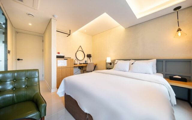 Hotel Moon