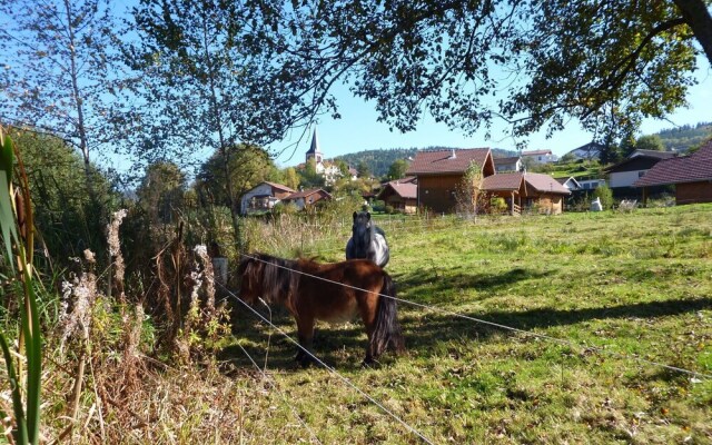 Wooden Chalet Close to Lake