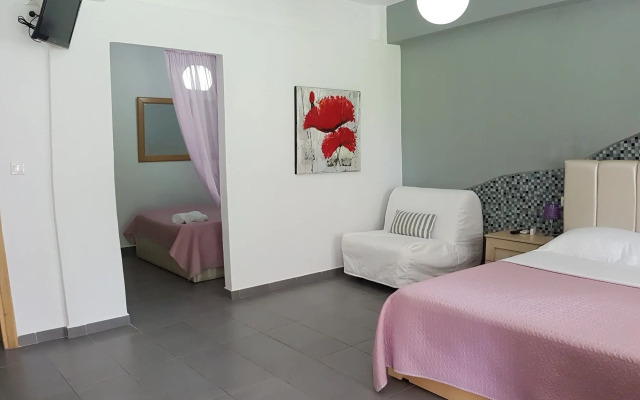 Studios & Apartments Efrosini