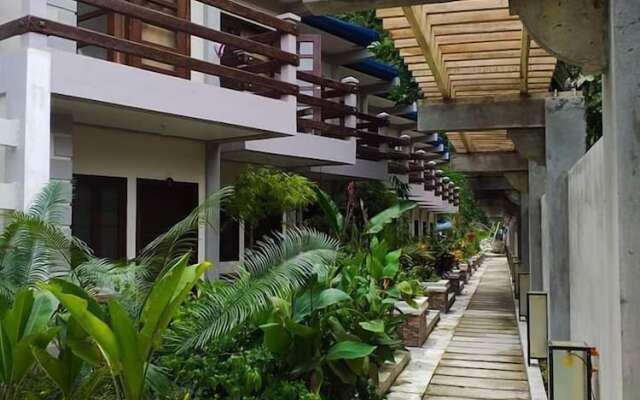 Ferellee Beachfront Inn