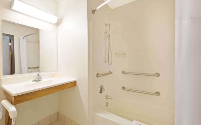 Days Inn by Wyndham Brunswick Bath Area