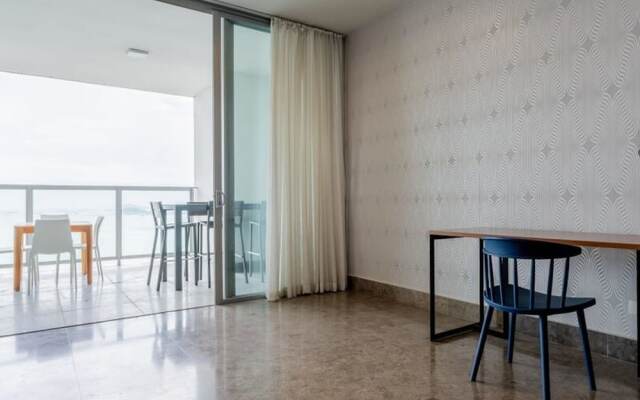 w Stunning 2BR With Terrace in YOO