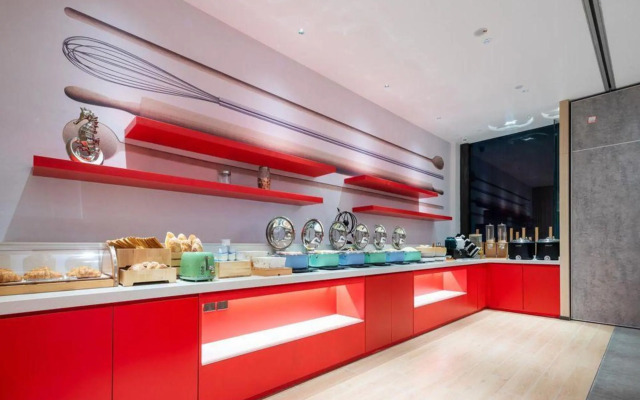 Ibis Hotel (Xianyang Qidi Science and Technology Park Baimahe Metro Station)