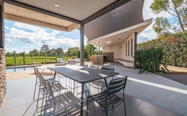 Villa 4 Bedrooms 8 PAX