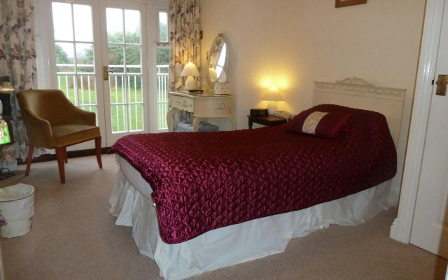 Tyrrells Ford Country Inn  Hotel