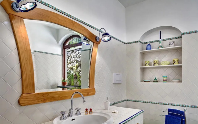 Tulipano - A Charming and Peaceful Hillside Villa With Lovely Views