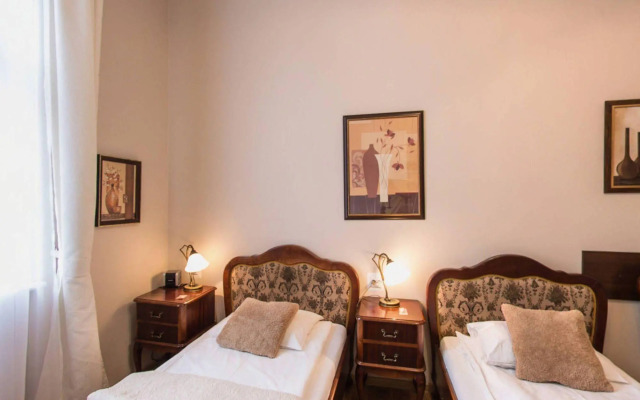Kajzer Hostel