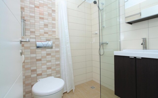 Stunning Home in Prigradica With Jacuzzi, Wifi and 8 Bedrooms