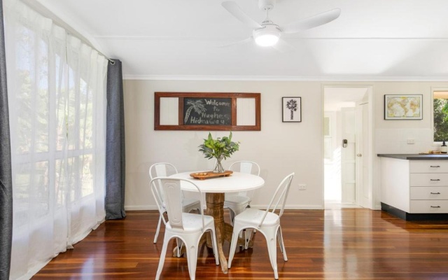 Hughes Hideaway - 2BR Cottage on 1 Acre w Air Con, King Beds – Guest Rooms – Yeppoon