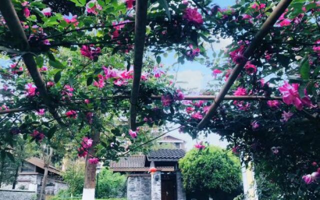 Xinjin Celebrity City Hotel