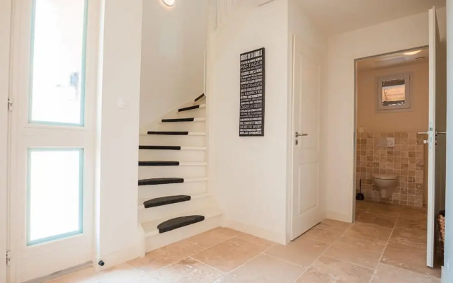 Modern Villa With Large Garden