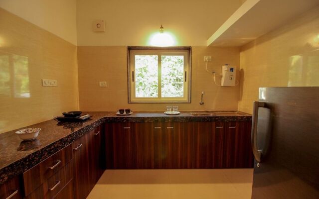 OYO 9792 Home 2BHK Poolside Siolim