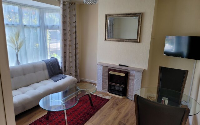 Bright & Homely Apartment