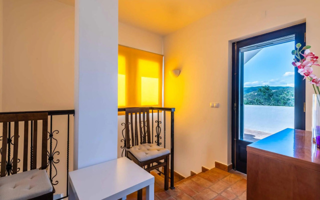 Villa Eiras Altas by Portucasa