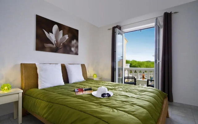 Terraced House in Vidauban With Pool