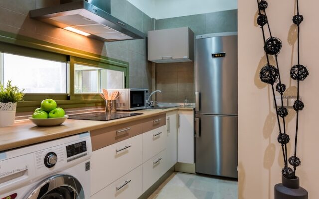 Quiet 1 BD Apartment With Unbeatable Location!!. Sierpes II