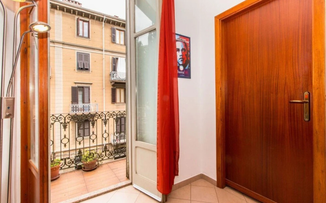 Vanchiglietta Roomy Apartment