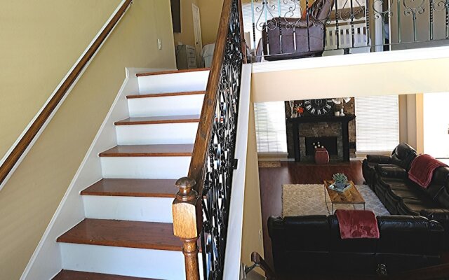6Bdrm 3.5Bath 14Beds - 2 Story Houston
