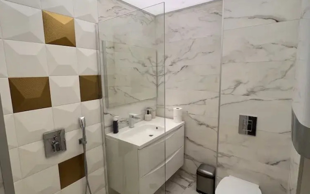 Luxurious Beach House With Wi-fi and Parking