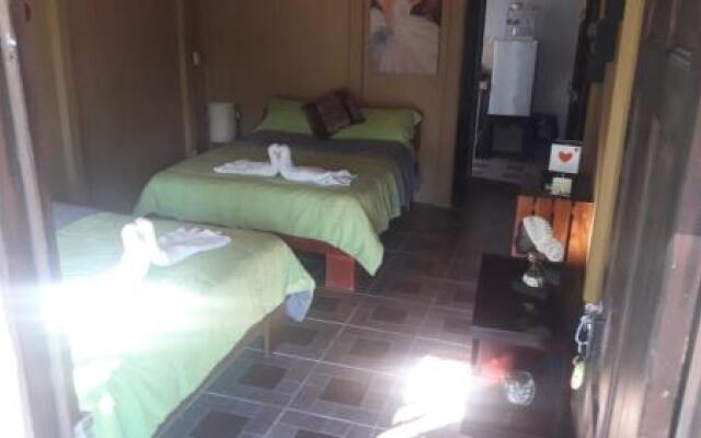 Hotel Cabinas y Tour Aaron Tortuguero