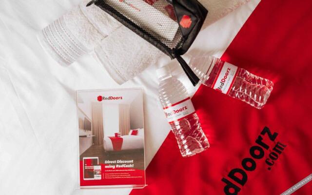 RedDoorz near Grand City Mall 2