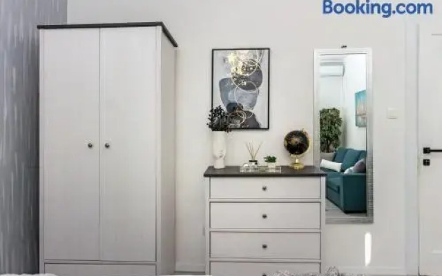 Spacious Apartment Center